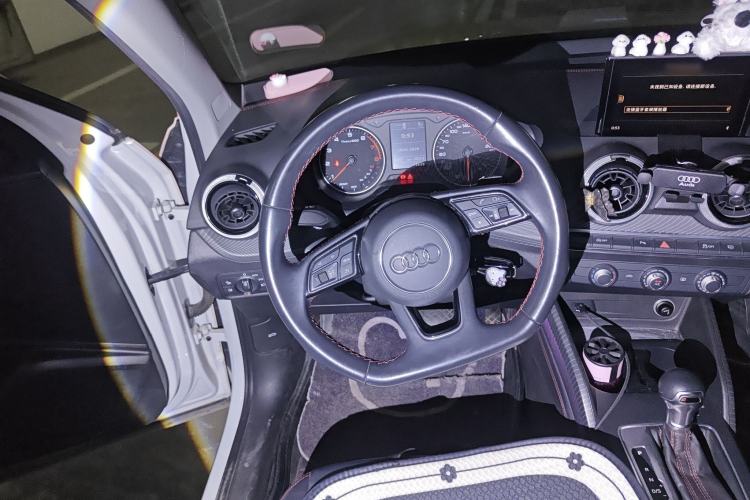 Used Audi Q2L 2022 35 TFSI Progressive Dynamic Edition Steering Wheel