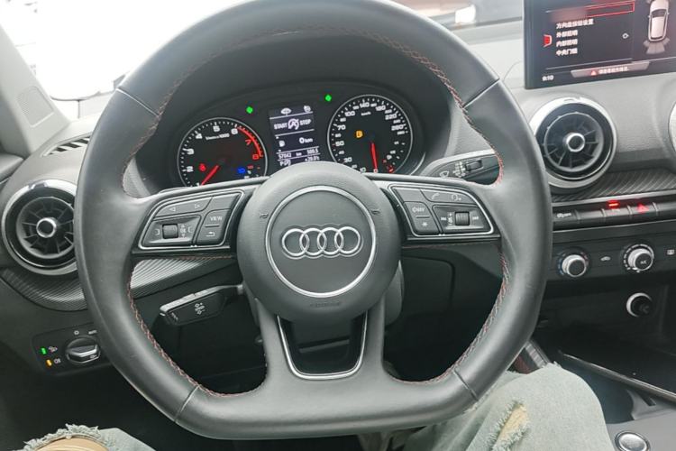 Used Audi Q2L 2022 35 TFSI Progressive Dynamic Edition Steering Wheel