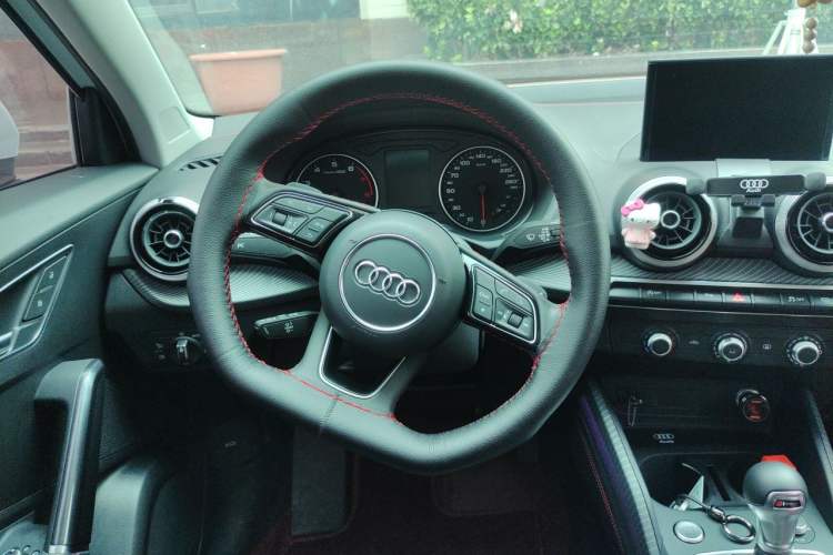 Used Audi Q2L 2022 35 TFSI Progressive Dynamic Edition Steering Wheel