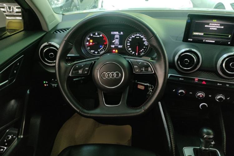 Used Audi Q2L 2022 35 TFSI Progressive Dynamic Edition Steering Wheel