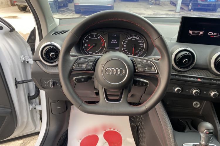 Used Audi Q2L 2022 35 TFSI Progressive Dynamic Edition Steering Wheel
