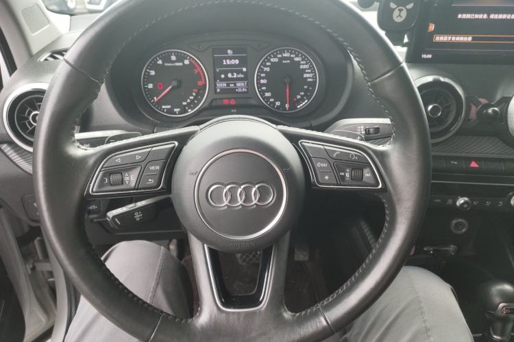 Used Audi Q2L 2022 35 TFSI Fashionable and Elegant Model Steering Wheel