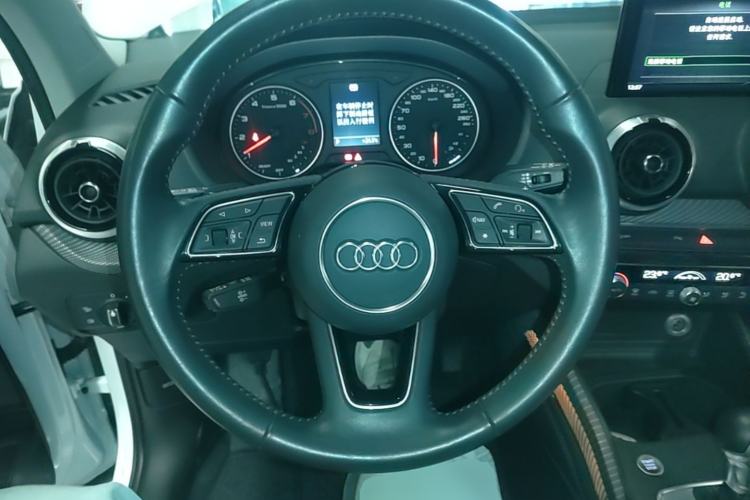 Used Audi Q2L 2022 35 TFSI Fashionable and Elegant Model Steering Wheel