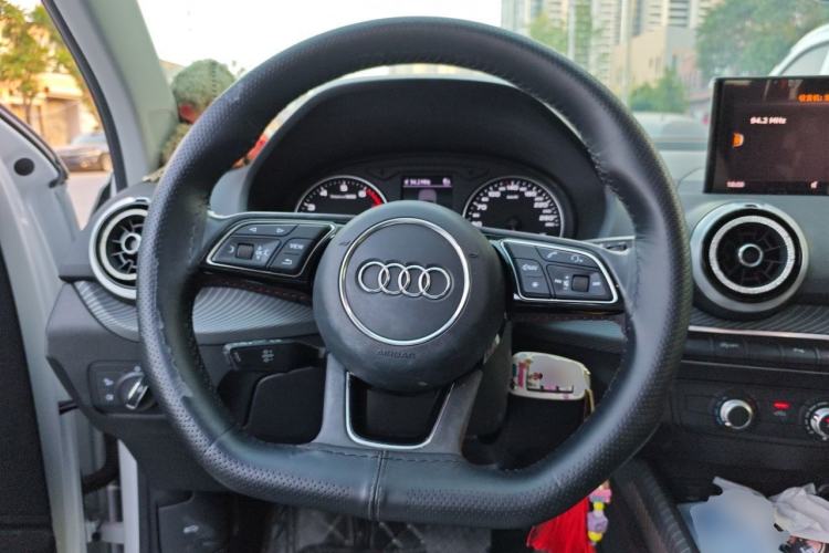 Used Audi Q2L 2022 35 TFSI Progressive Dynamic Edition Steering Wheel