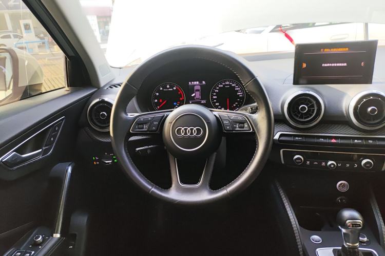 Used Audi Q2L 2022 35 TFSI Fashionable and Elegant Model Steering Wheel