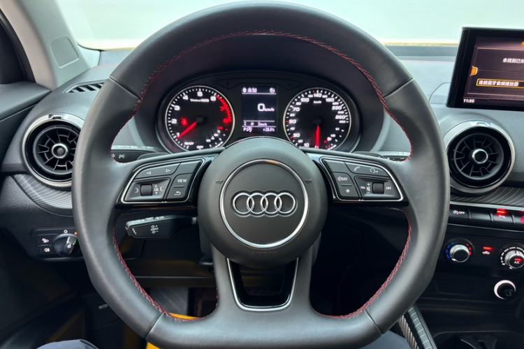Used Audi Q2L 2022 35 TFSI Progressive Dynamic Edition Steering Wheel