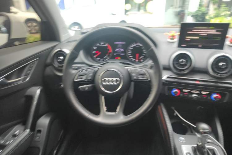 Used Audi Q2L 2022 35 TFSI Fashionable and Elegant Model Steering Wheel
