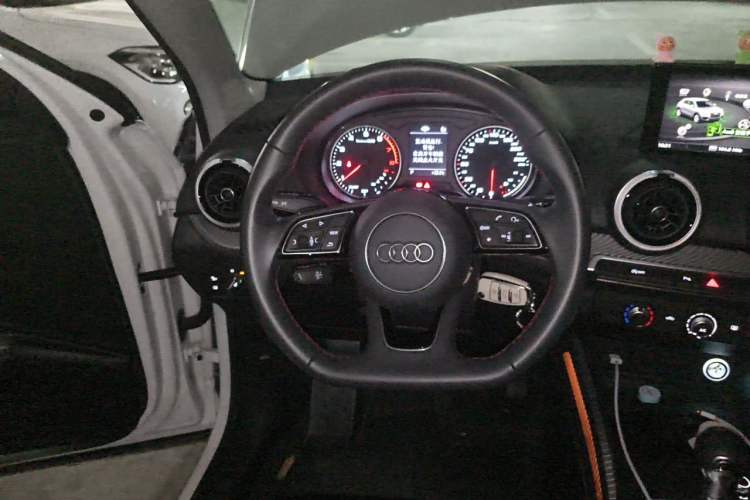 Used Audi Q2L 2022 35 TFSI Progressive Dynamic Edition Steering Wheel