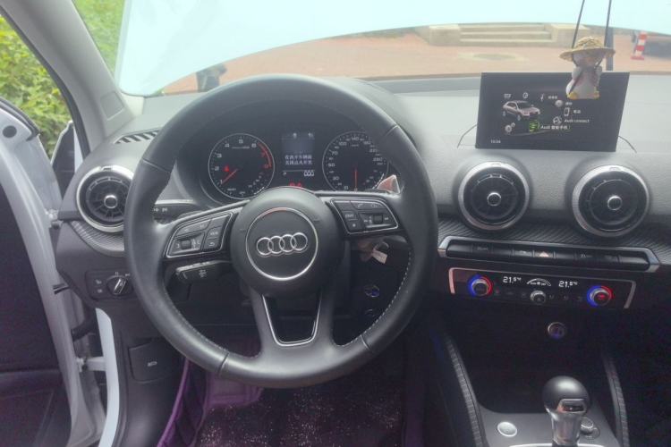 Used Audi Q2L 2022 35 TFSI Fashionable and Elegant Model Steering Wheel