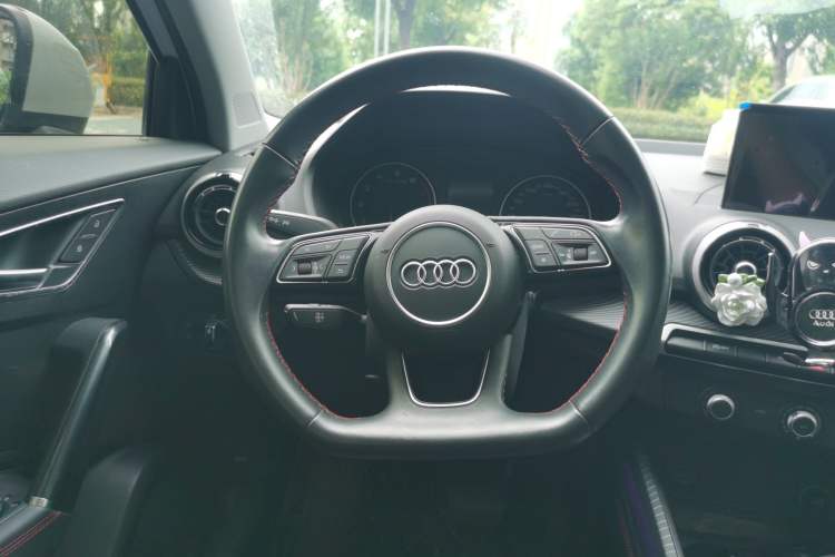 Used Audi Q2L 2022 35 TFSI Progressive Dynamic Edition Steering Wheel