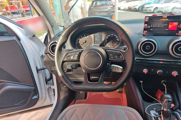 Used Audi Q2L 2022 35 TFSI Progressive Dynamic Edition Steering Wheel