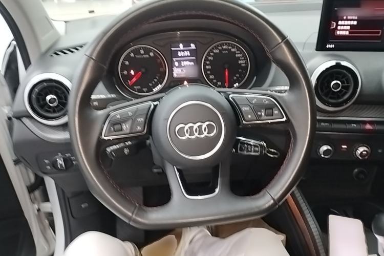 Used Audi Q2L 2022 35 TFSI Progressive Dynamic Edition Steering Wheel