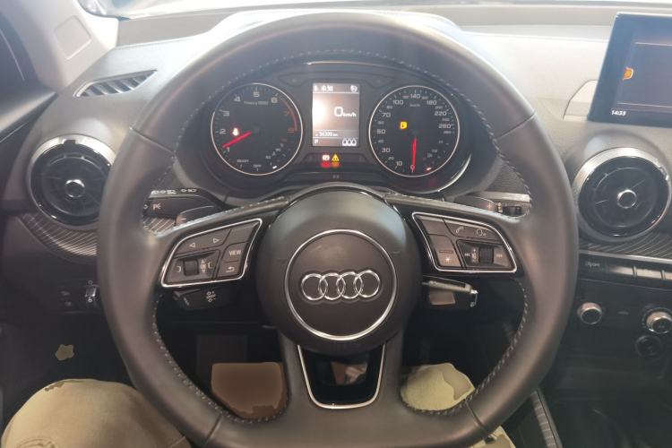 Used Audi Q2L 2022 35 TFSI Progressive Dynamic Edition Steering Wheel