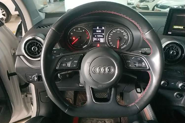 Used Audi Q2L 2022 35 TFSI Progressive Dynamic Edition Steering Wheel