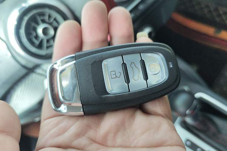 Used Audi Q2L 2022 35 TFSI Progressive Dynamic Edition Vehicle Key