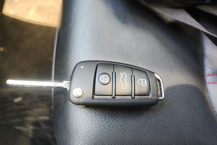 Used Audi Q2L 2022 35 TFSI Progressive Dynamic Edition Vehicle Key