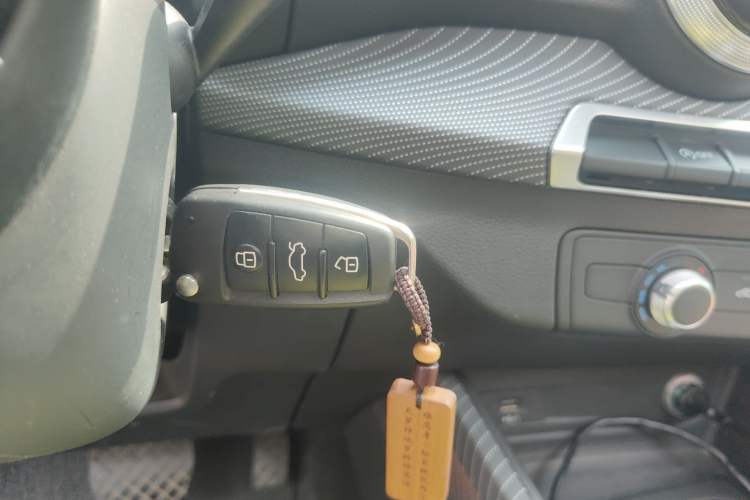 Used Audi Q2L 2022 35 TFSI Advanced Style Edition Vehicle Key