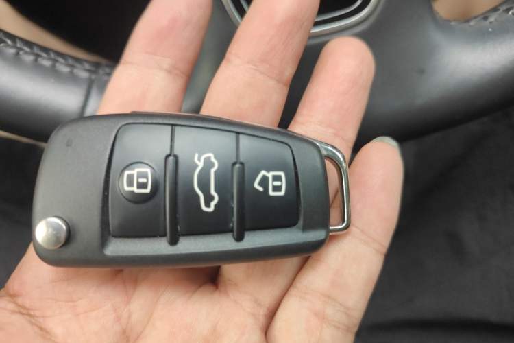 Used Audi Q2L 2022 35 TFSI Fashionable and Elegant Model Vehicle Key