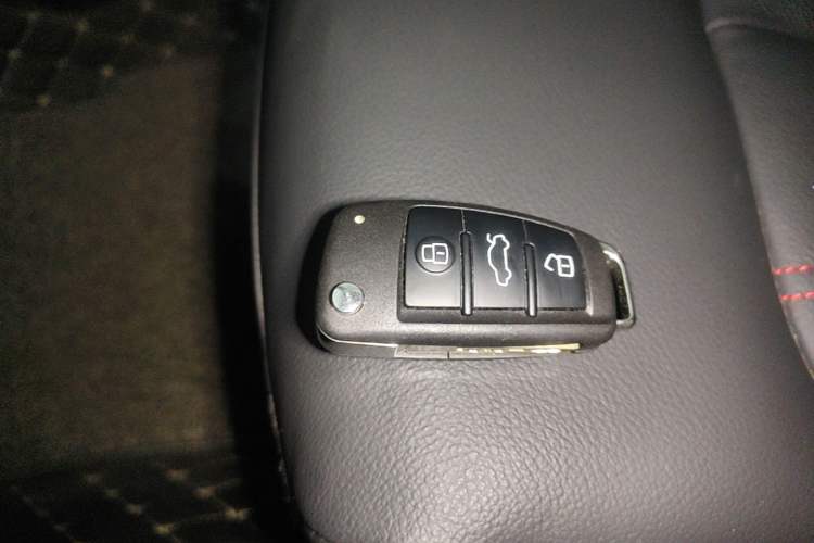 Used Audi Q2L 2022 35 TFSI Progressive Dynamic Edition Vehicle Key