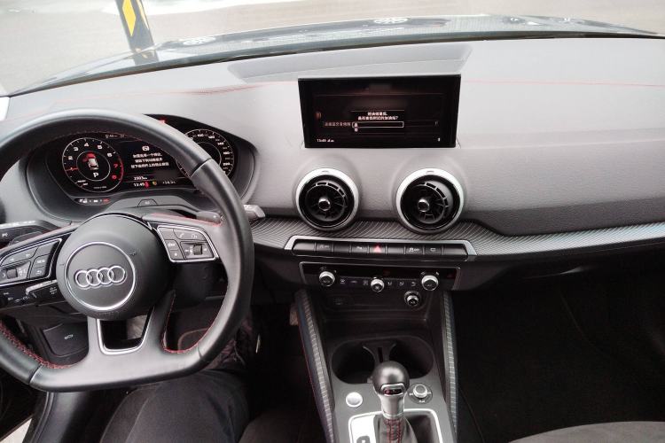 Used Audi Q2L 2023 35TFSI Luxury Dynamic Model Center Console