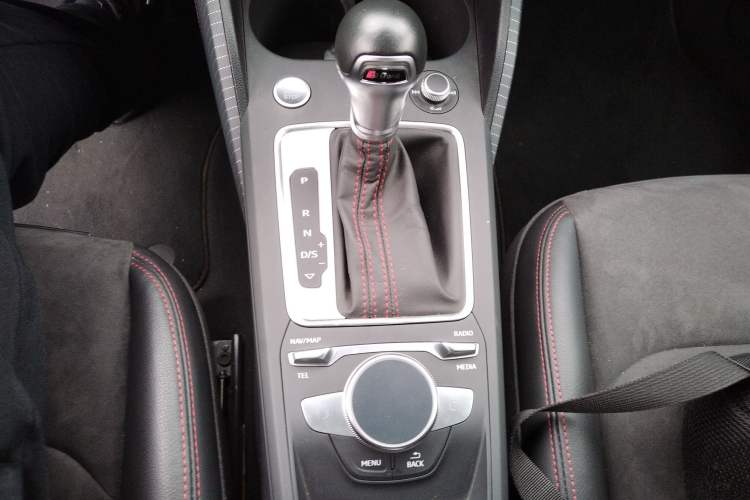Used Audi Q2L 2023 35TFSI Luxury Dynamic Model Gear Lever