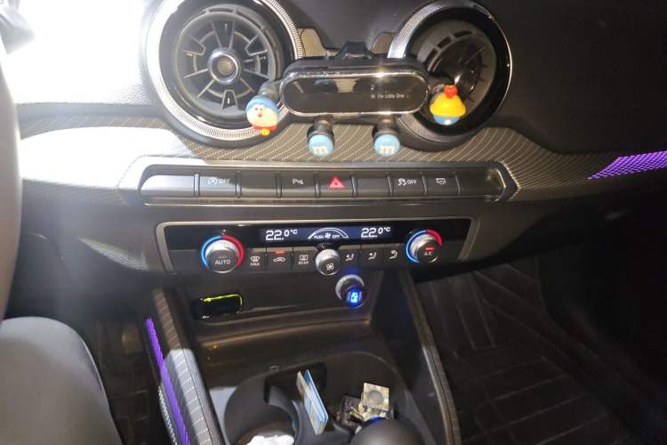 Used Audi Q2L 2023 35TFSI Fashion Dynamic Model Gear Lever