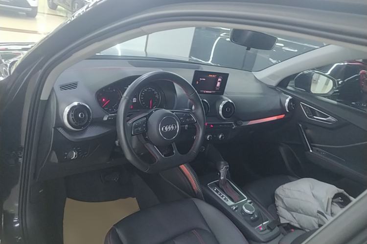 Used Audi Q2L 2023 35TFSI Progressive Dynamic Edition Center Console
