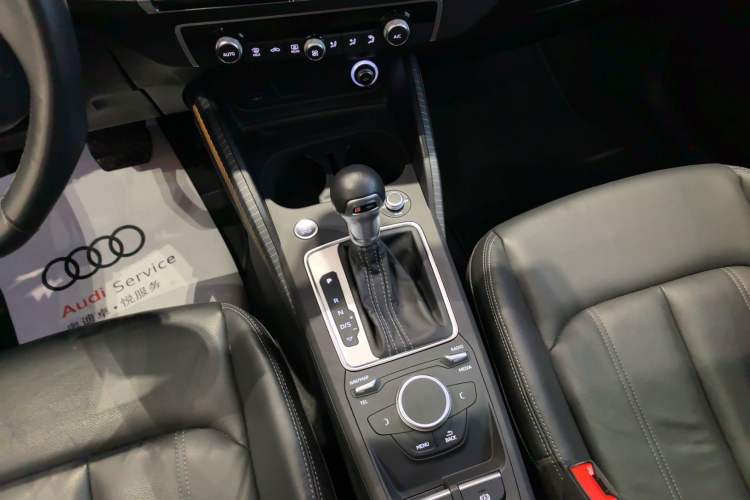 Used Audi Q2L 2023 35TFSI Fashion Dynamic Model Gear Lever