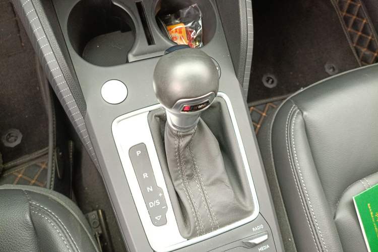 Used Audi Q2L 2023 35TFSI Fashion Dynamic Model Gear Lever