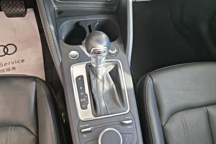 Used Audi Q2L 2023 35TFSI Fashion Dynamic Model Gear Lever