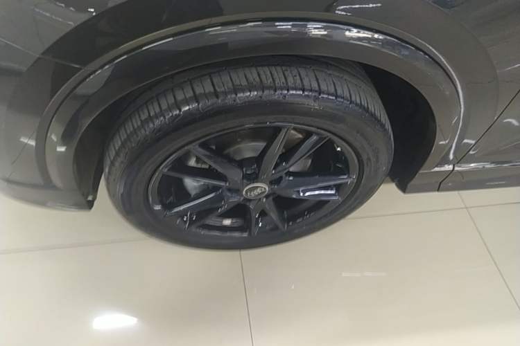 Used Audi Q2L 2023 35TFSI Progressive Dynamic Edition Left Front Wheel Hub