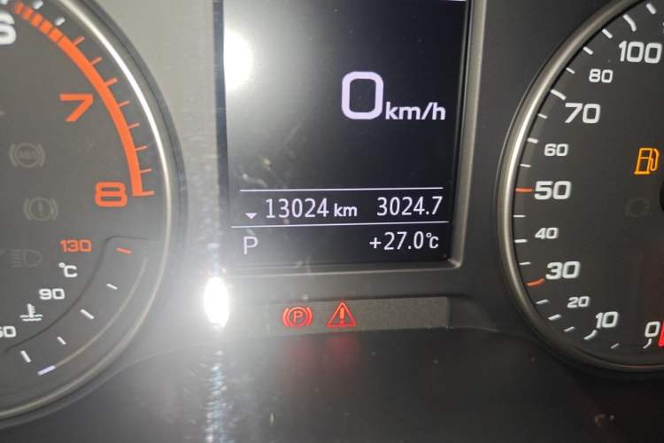Used Audi Q2L 2023 35TFSI Fashion Dynamic Model Odometer Close Up