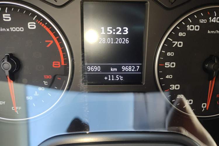 Used Audi Q2L 2023 35TFSI Fashion Dynamic Model Odometer Close Up