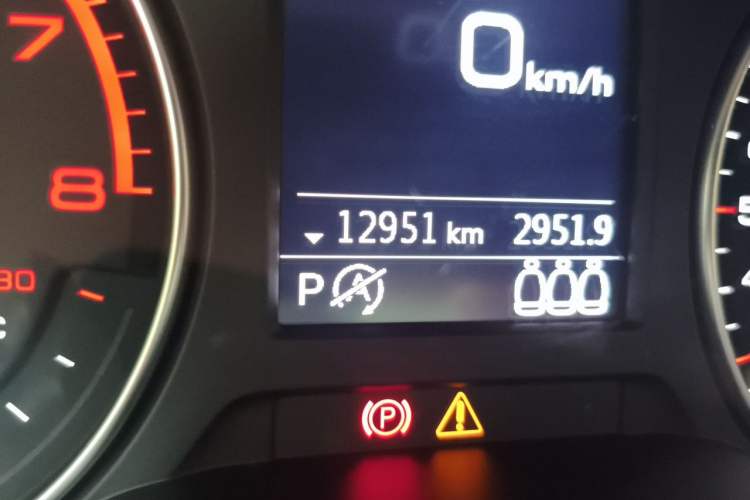 Used Audi Q2L 2023 35TFSI Fashion Dynamic Model Odometer Close Up