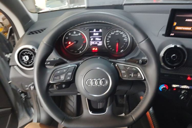 Used Audi Q2L 2023 35TFSI Fashion Dynamic Model Steering Wheel