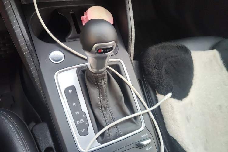 Used Audi Q2L 2023 35TFSI Fashion Dynamic Model Gear Lever