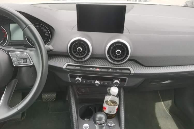 Used Audi Q2L 2023 35TFSI Fashionable and Elegant Model Audio And AC Panel