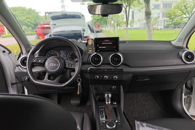 Used Audi Q2L 2023 35TFSI Progressive Dynamic Edition Center Console