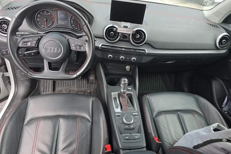 Used Audi Q2L 2023 35TFSI Progressive Dynamic Edition Center Console