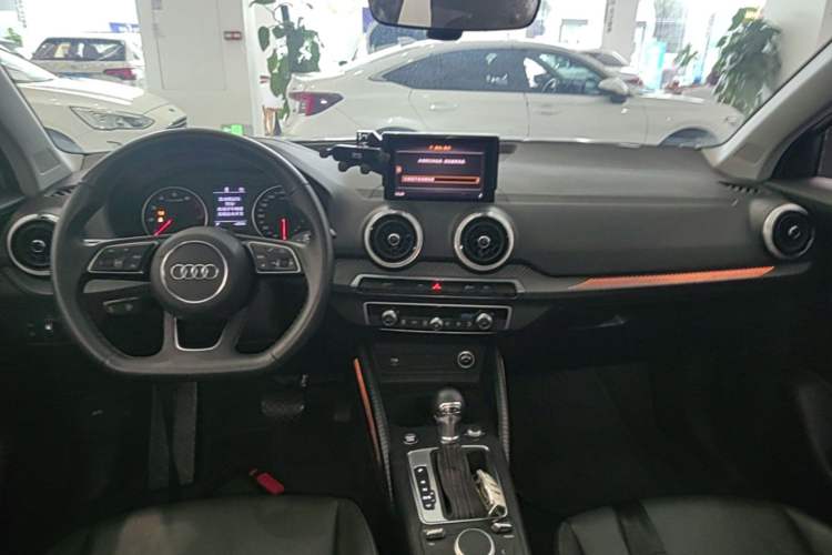 Used Audi Q2L 2023 35TFSI Fashion Dynamic Model Center Console