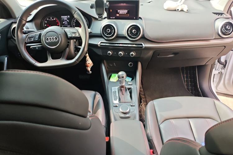Used Audi Q2L 2023 35TFSI Progressive Dynamic Edition Center Console