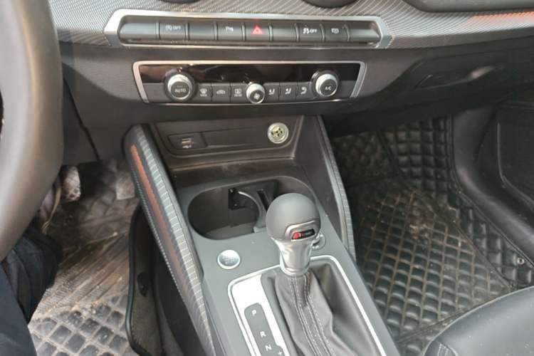 Used Audi Q2L 2023 35TFSI Fashion Dynamic Model Gear Lever