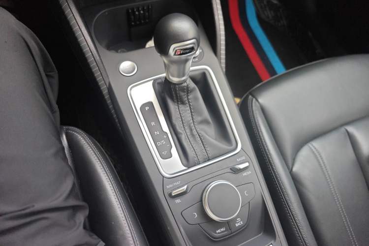 Used Audi Q2L 2023 35TFSI Fashion Dynamic Model Gear Lever