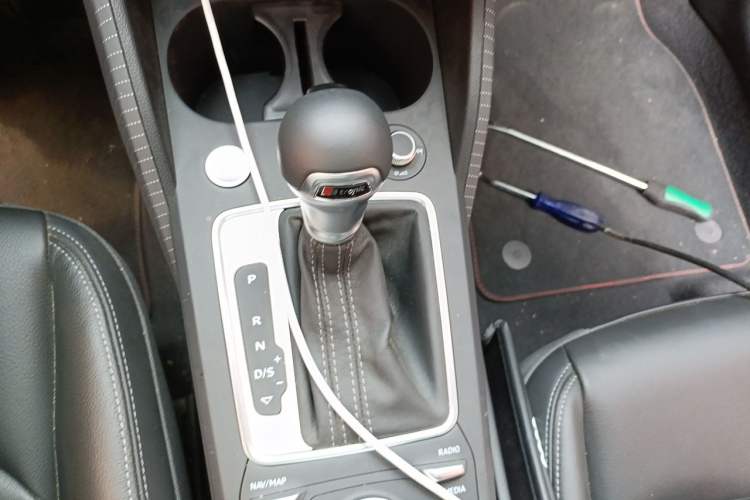 Used Audi Q2L 2023 35TFSI Fashion Dynamic Model Gear Lever