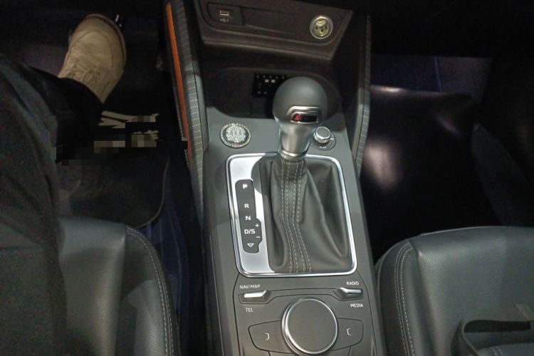 Used Audi Q2L 2023 35TFSI Fashion Dynamic Model Gear Lever