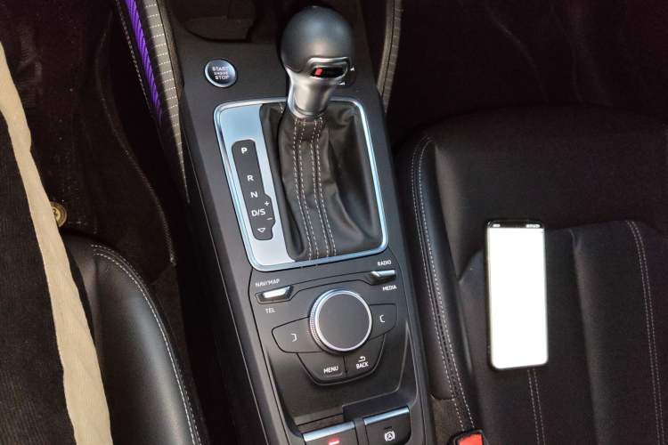 Used Audi Q2L 2023 35TFSI Fashion Dynamic Model Gear Lever