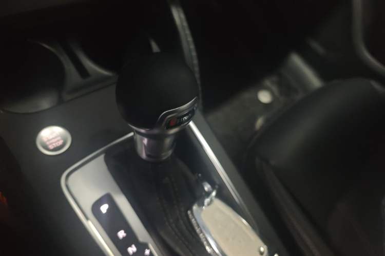 Used Audi Q2L 2023 35TFSI Fashion Dynamic Model Gear Lever