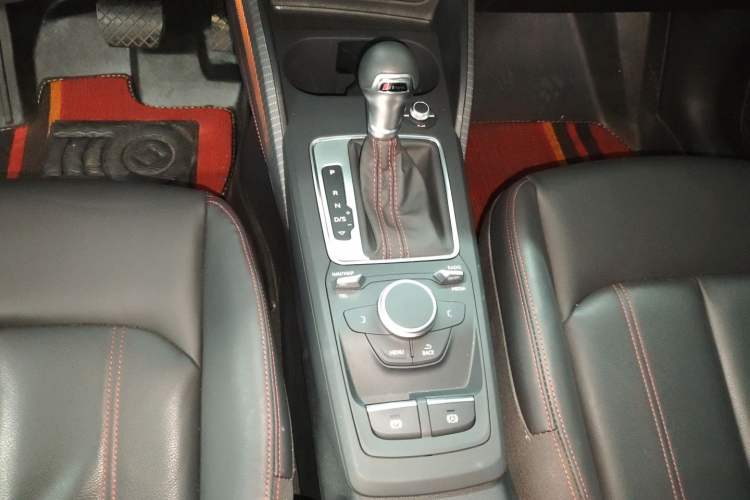 Used Audi Q2L 2023 35TFSI Progressive Dynamic Edition Gear Lever