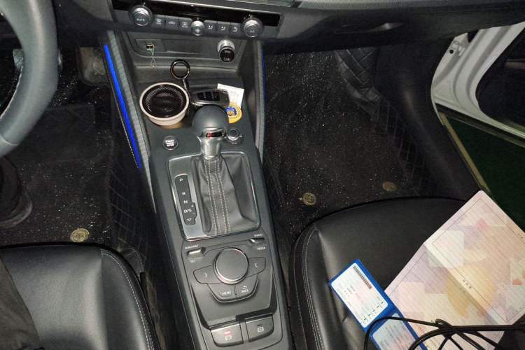 Used Audi Q2L 2023 35TFSI Fashion Dynamic Model Gear Lever