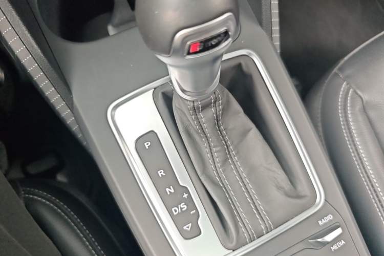 Used Audi Q2L 2023 35TFSI Advanced Elegant Model Gear Lever